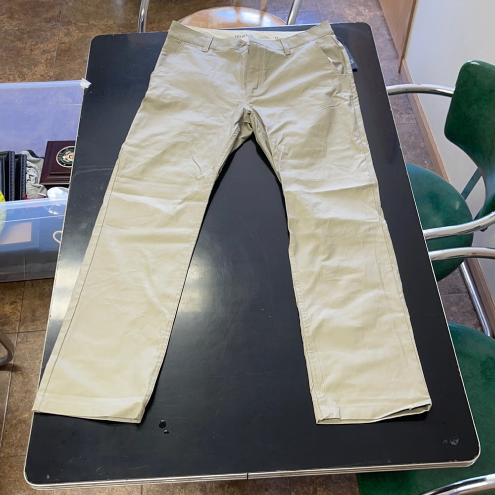 Fox Khaki Men’s Slim Fit 34” W X 32” L Pants